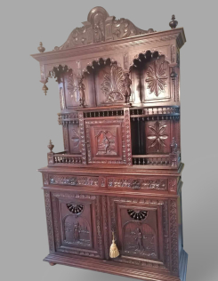 Szekrények, tálalók, vitrinek, komódok