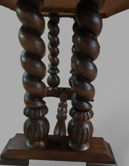 049c3b27b5c862ebb662226399f93d20-neoreneszansz-csavart-labas-dohanyzoasztal