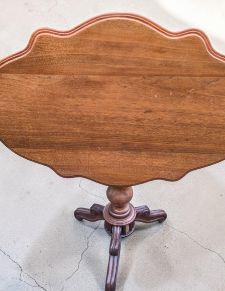 Antik Biedermeier ,3 lábú felnyitható lapú asztal