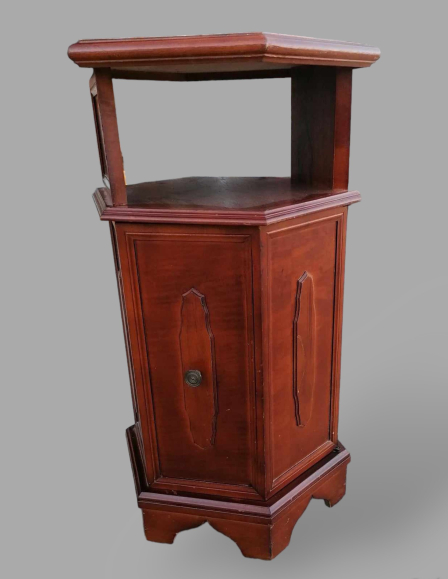 254100ec8477509a4c8c8d7e0cf35788-hatszogletu-angol-komod