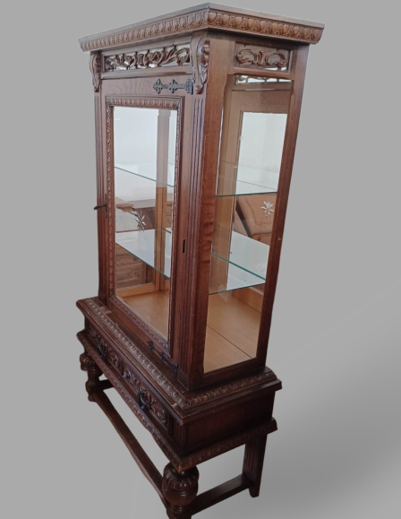 4b70f25cdebcb02f00fda8688254a610-antik-jellegu-teli-uveges-vitrin