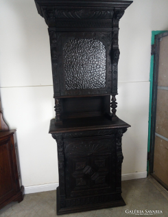 Antik neoreneszánsz üveges tálalószekrény