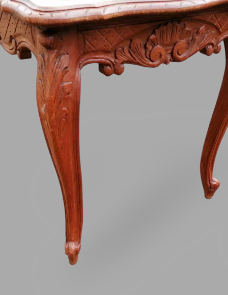 66843ece5c03ca54d6c991e487d706f6-neobarokk-dohanyzoasztal