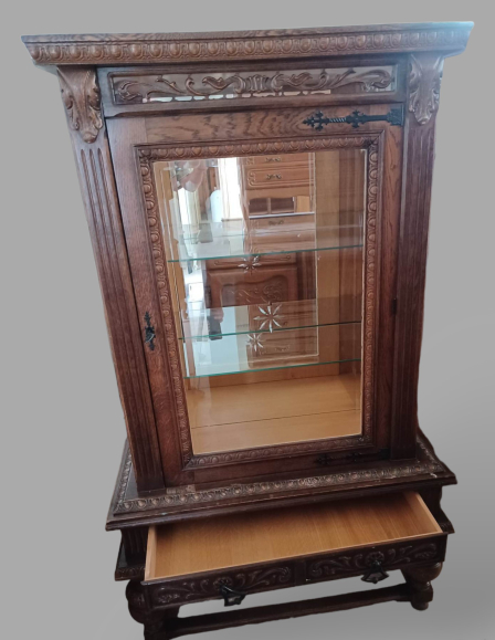 6aa4b1fb6a91ac23b8f66958f3941614-antik-jellegu-teli-uveges-vitrin