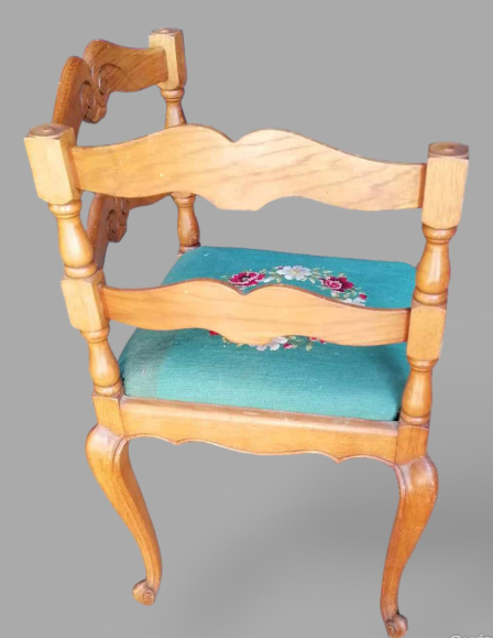 971afcae5e687fc9e8a5fc348af7639d-neobarokk-sarokszek