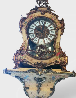 Boulle stílusú kandalló óra fali konzolával.