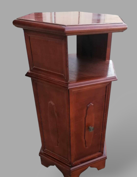 Hatszögletű angol komód