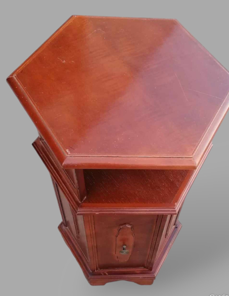 f07ab3614e37d7b7500c3fbc868dff7f-hatszogletu-angol-komod