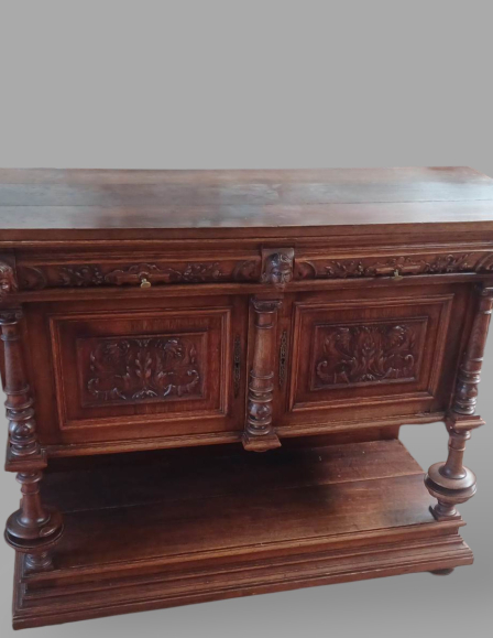 Antik neoreneszánsz alul nyitott komód