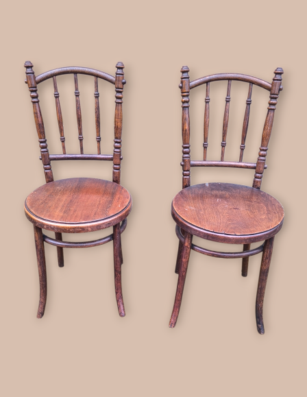 Antik thonet székpár.