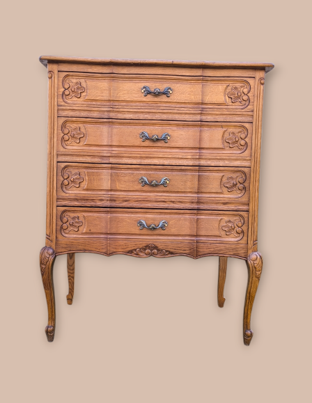 Neobarokk 4 fiókos íves elejű komód .