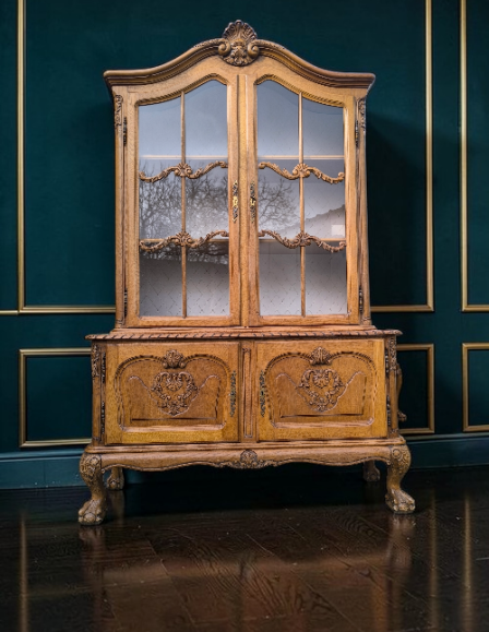 Barokk ,chippendale vitrin.