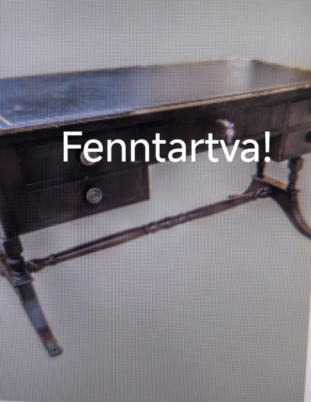 Angol stílusú körmös lábú ,bővíthet lapos íróasztal