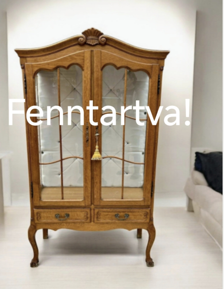 Barokk ,chippendale teli üveges vitrin.