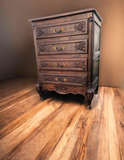 Antik 4 fiókos neobarokk komód.