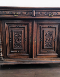 Antik neoreneszánsz komód.