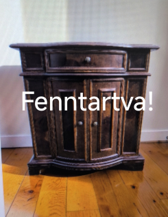 Gyökérfurnéros kis komód