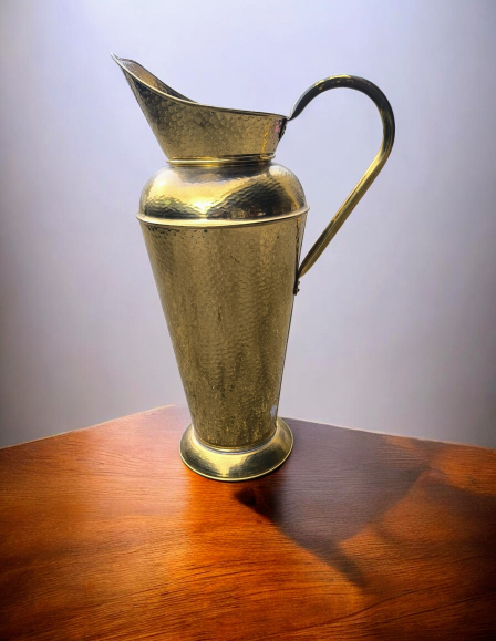 Kézzel kalapált sárgaréz kancsó,kiöntő,esernyőtartó.