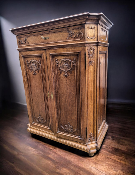 Antik faragott tölgyfa szekrény (Credence/Vertikó) – 19. sz. vége