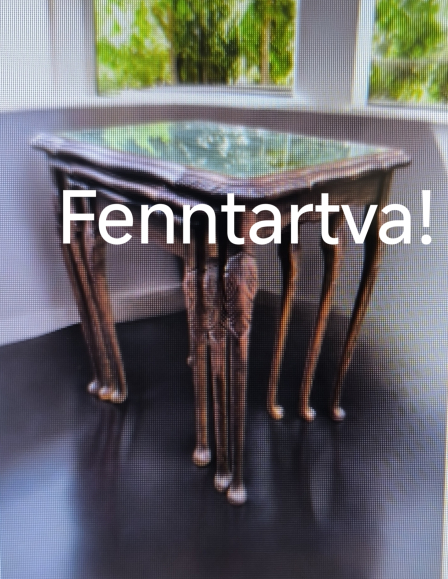Neobarokk stílusú bőrbetétes lerakóasztal szett üveglappal.