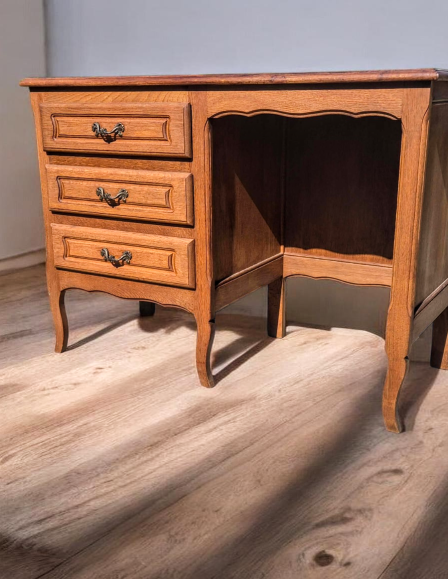 Vintage francia stílusú íróasztal – antik hangulat, kiváló állapot