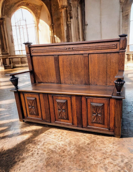 Antik Neogótikus Faragott Tölgyfa Ládáspad – Különleges Ritkaság