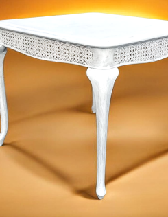 Provence stílusban felújított neobarokk dohányzóasztal.