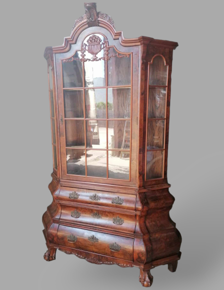 Barokk-chippendale hasas vitrin, szekrény