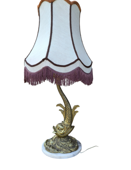 Figurális réz asztali lámpa márvány talapzaton.