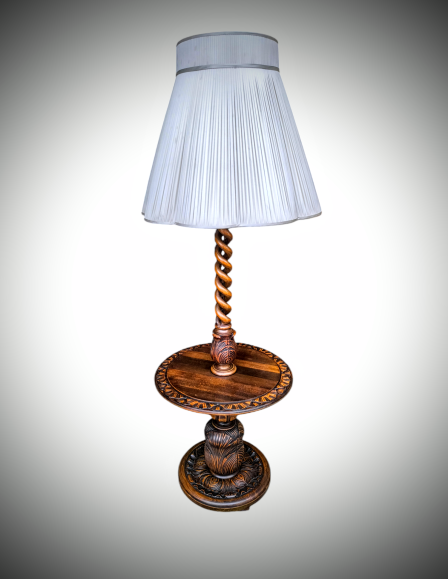 Mívesen faragott fa állólámpa