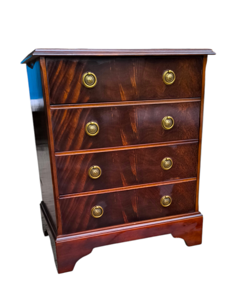 Angol stílusú 4 fiókos komód