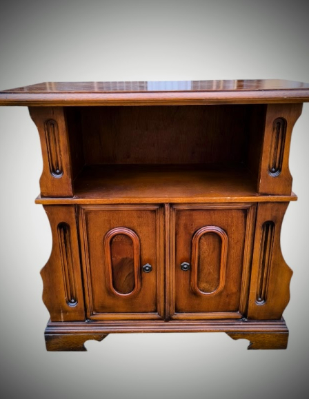 Konyak színű komód,tv szekrény.