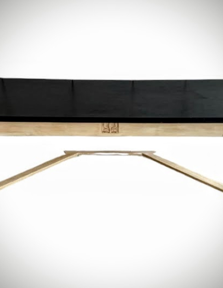 180 cm hosszú konzolasztal.