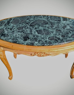 Neobarokk márványlapos dohányzóasztal.