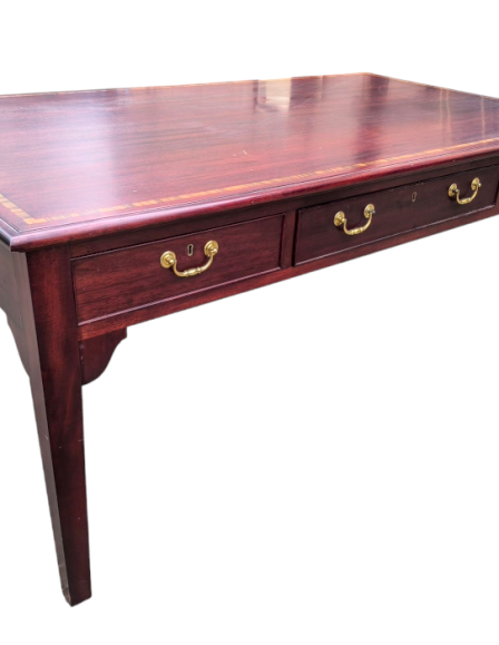 Angol stílusú kétoldalas mahagóni íróasztal.