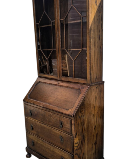 Emelvényes,vitrines szekreter