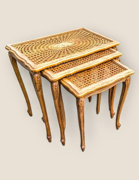 Neobarokk lerakóasztal szett