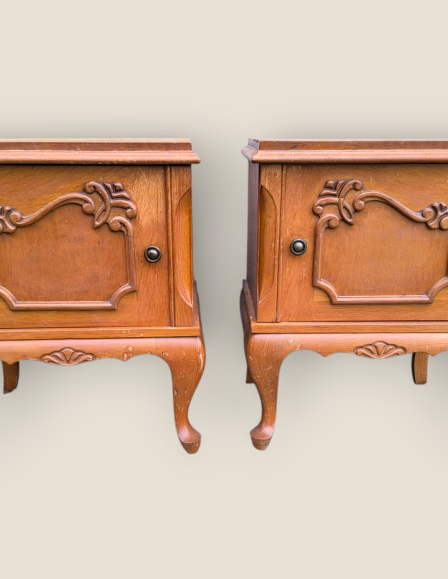 Neobarokk stílusú éjjeli szekrény pár