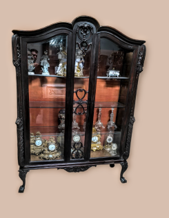 Antik chippendale stílusú teli üveges vitrin.