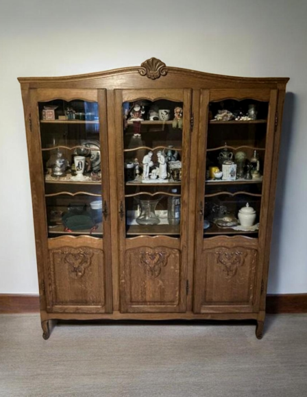 Neobarokk 3 ajtós vitrin,könyvszekrény.